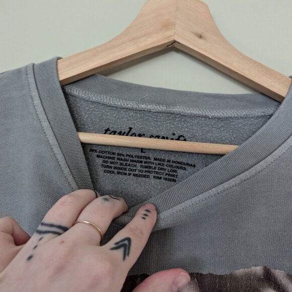 NWOT Red Taylor's Version Album Cover Pullover Crewneck Sweater - Picture 3 of 5